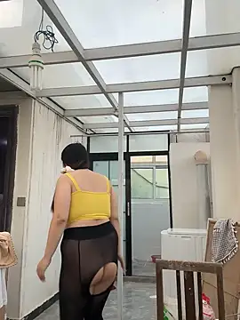 Snapshot of Happyou2 chatting on 02/12/25, 09:31 Happyou2 online show from 02/12/25, 09:31