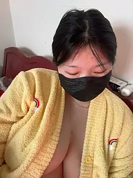 Snapshot of Happyou2 chatting on 03/03/25, 02:04 Happyou2 online show from 03/03/25, 02:04