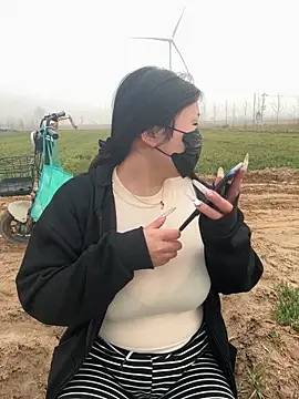 Snapshot of Happyou2 chatting on 03/06/25, 11:42 Happyou2 online show from 03/06/25, 11:42