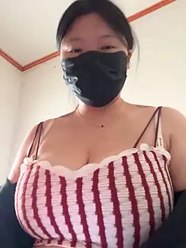 Snapshot of Happyou2 chatting on 03/10/25, 12:40 Happyou2 online show from 03/10/25, 12:40