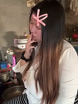 Snapshot of Happyou2 chatting on 03/14/25, 04:10 Happyou2 online show from 03/14/25, 04:10