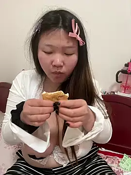 Snapshot of Happyou2 chatting on 03/14/25, 12:29 Happyou2 online show from 03/14/25, 12:29