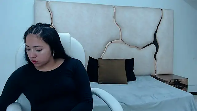 IsabellRodriguez18 online show from 02/03/25, 07:07