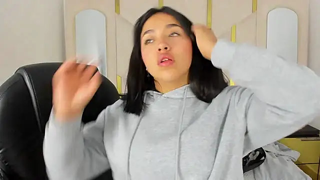 IsabellRodriguez18 online show from 10/01/25, 03:12