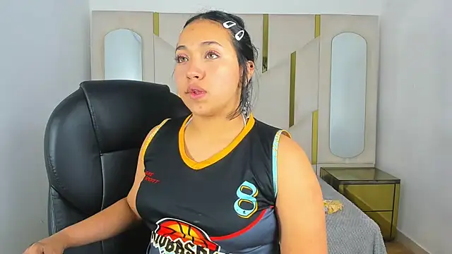 IsabellRodriguez18 online show from 11/25/25, 06:13