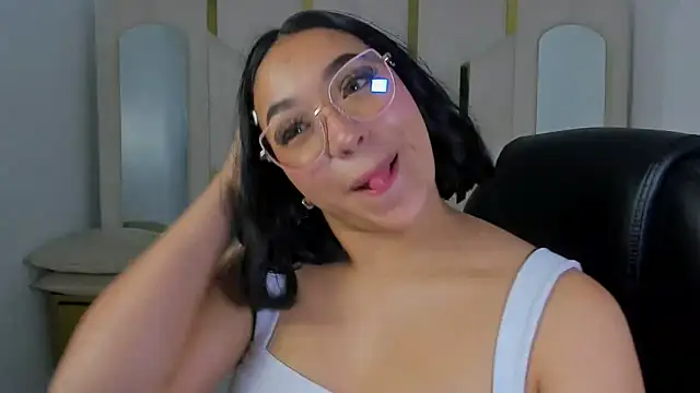 IsabellRodriguez18 online show from 12/15/25, 03:33