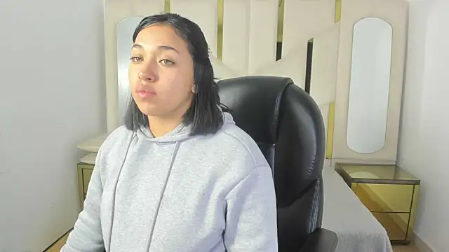 Snapshot of IsabellRodriguez18 chatting on 12/18/25, 03:56 IsabellRodriguez18 online show from 12/18/25, 03:56
