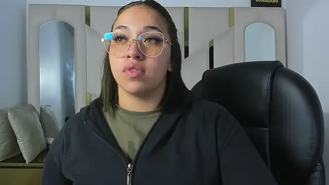 Snapshot of IsabellRodriguez18 chatting on 01/13/26, 04:29 IsabellRodriguez18 online show from 01/13/26, 04:29