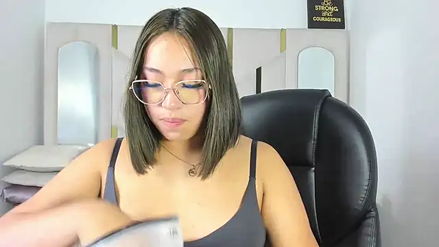 Snapshot of IsabellRodriguez18 chatting on 02/13/26, 03:57 IsabellRodriguez18 online show from 02/13/26, 03:57