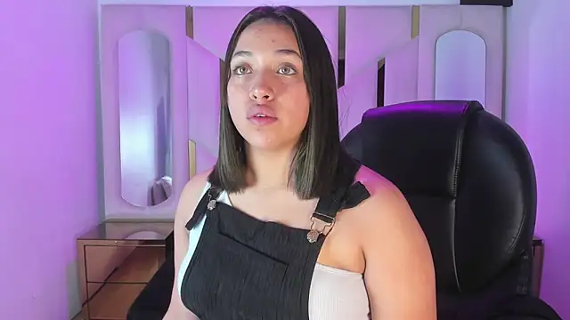 Snapshot of IsabellRodriguez18 chatting on 03/13/26, 03:35 IsabellRodriguez18 online show from 03/13/26, 03:35