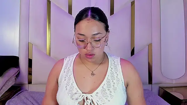 Snapshot of IsabellRodriguez18 chatting on 03/26/26, 03:23 IsabellRodriguez18 online show from 03/26/26, 03:23