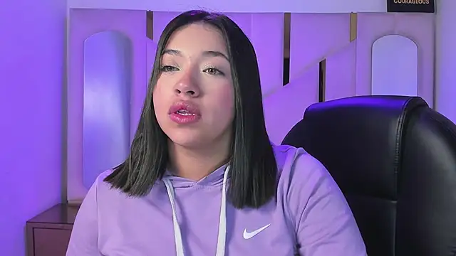 Snapshot of IsabellRodriguez18 chatting on 04/06/26, 05:19 IsabellRodriguez18 online show from 04/06/26, 05:19