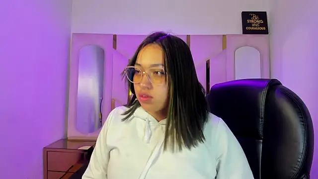 Snapshot of IsabellRodriguez18 chatting on 04/10/26, 03:45 IsabellRodriguez18 online show from 04/10/26, 03:45