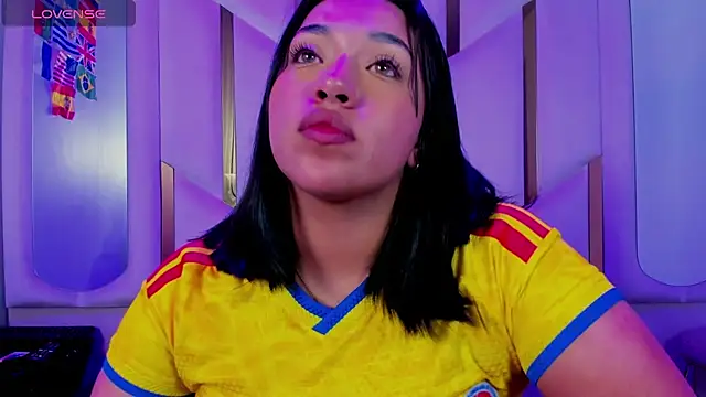 IsabellRodriguez18 online show from 06/28/26, 04:07