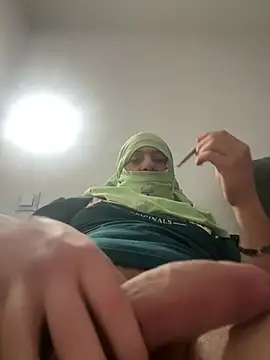 Snapshot of enviedetoinow chatting on 12/27/24, 01:32 enviedetoinow online show from 12/27/24, 01:32