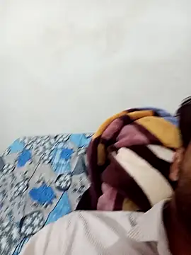 Snapshot of playboyz77 chatting on 01/01/25, 02:31 playboyz77 online show from 01/01/25, 02:31