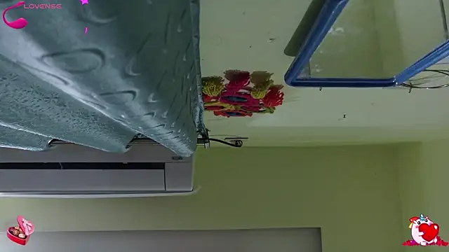 Snapshot of sexyhoney27 chatting on 11/26/25, 02:18 sexyhoney27 online show from 11/26/25, 02:18