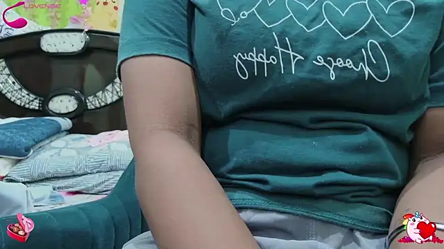 Snapshot of sexyhoney27 chatting on 11/27/25, 11:45 sexyhoney27 online show from 11/27/25, 11:45