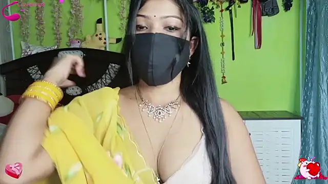 Snapshot of sexyhoney27 chatting on 12/04/25, 04:55 sexyhoney27 online show from 12/04/25, 04:55