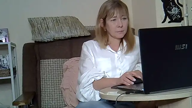EllaJohnsonX online show from 05/17/26, 07:28