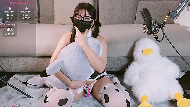 Snapshot of Yu_UwU_ chatting on 01/13/25, 02:11 Yu UwU online show from 01/13/25, 02:11