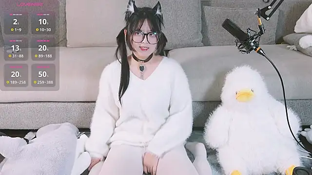 Snapshot of Yu_UwU_ chatting on 02/04/25, 02:43 Yu UwU online show from 02/04/25, 02:43