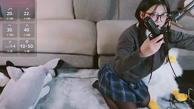 Snapshot of Yu_UwU_ chatting on 02/13/25, 02:42 Yu UwU online show from 02/13/25, 02:42