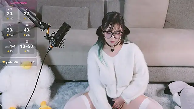 Snapshot of Yu_UwU_ chatting on 02/18/25, 12:49 Yu UwU online show from 02/18/25, 12:49