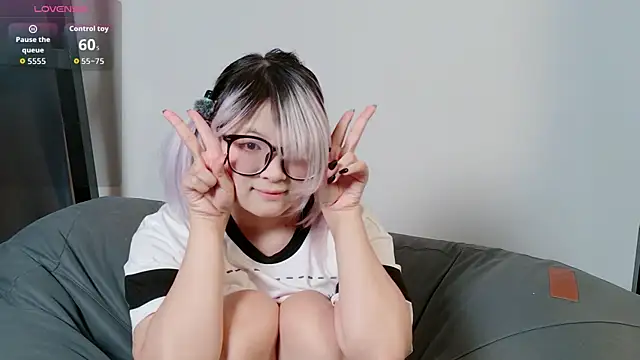 Snapshot of Yu_UwU_ chatting on 04/04/26, 02:36 Yu UwU online show from 04/04/26, 02:36