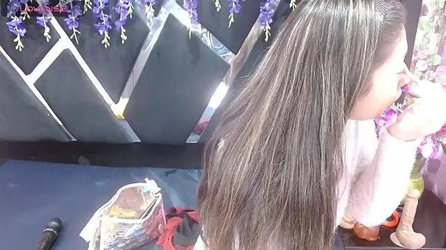 Snapshot of alison_deep chatting on 03/12/25, 04:56 alison deep online show from 03/12/25, 04:56
