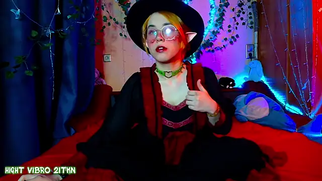 Snapshot of TrickyKitsune chatting on 02/15/25, 02:55 TrickyKitsune online show from 02/15/25, 02:55