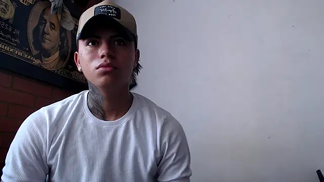 Snapshot of Thiago_x_Sahara chatting on 01/17/25, 12:31 Thiago x Sahara online show from 01/17/25, 12:31