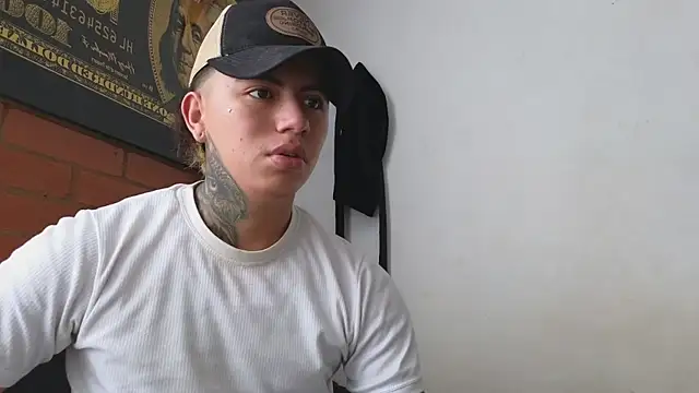 Snapshot of Thiago_x_Sahara chatting on 02/10/25, 12:50 Thiago x Sahara online show from 02/10/25, 12:50