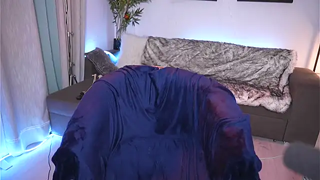 Magnetic Amy online show from 01/11/25, 02:36