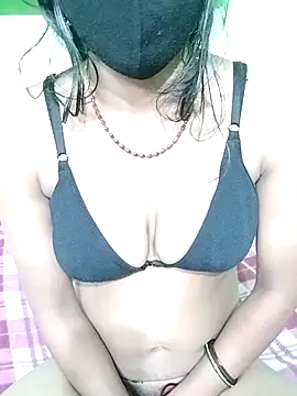 Snapshot of Coupleshow47 chatting on 10/15/25, 10:43 Coupleshow47 online show from 10/15/25, 10:43