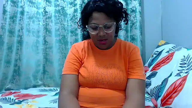 Snapshot of Teassa90 chatting on 10/19/25, 01:56 Teassa90 online show from 10/19/25, 01:56