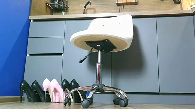 Jennifer Braun online show from 03/12/25, 01:40