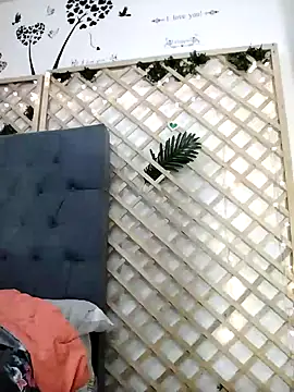 Mia WAll online show from 12/30/24, 05:58