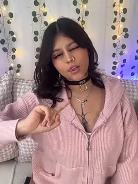 Snapshot of kath_kitty chatting on 04/15/26, 10:10 kath kitty online show from 04/15/26, 10:10