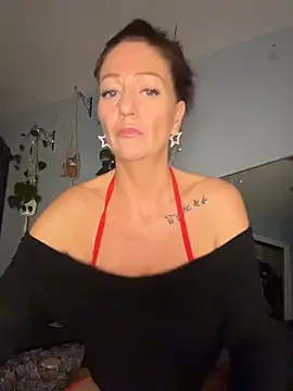 Snapshot of AlessasRoom chatting on 11/11/25, 07:19 AlessasRoom online show from 11/11/25, 07:19