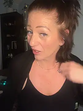 Snapshot of AlessasRoom chatting on 11/16/25, 09:15 AlessasRoom online show from 11/16/25, 09:15