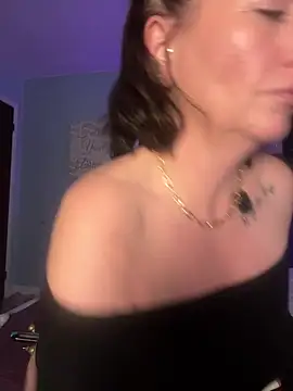 Snapshot of AlessasRoom chatting on 12/14/25, 06:52 AlessasRoom online show from 12/14/25, 06:52