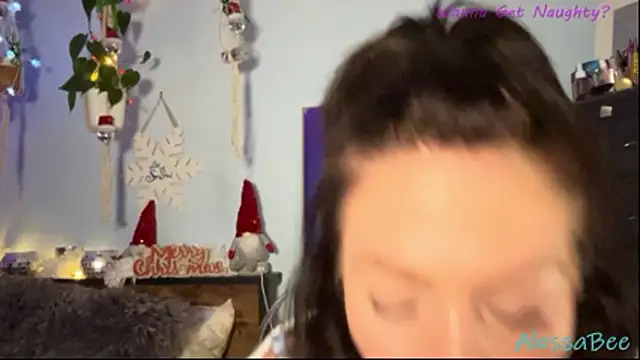 Snapshot of AlessasRoom chatting on 12/15/25, 05:23 AlessasRoom online show from 12/15/25, 05:23