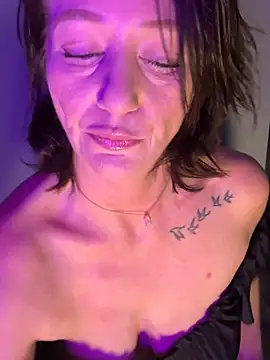 Snapshot of AlessasRoom chatting on 03/12/26, 10:49 AlessasRoom online show from 03/12/26, 10:49