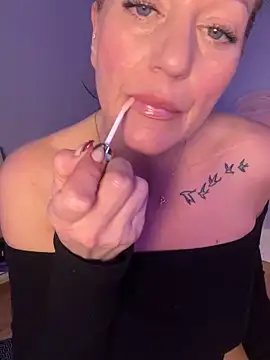 Snapshot of AlessasRoom chatting on 03/18/26, 05:38 AlessasRoom online show from 03/18/26, 05:38