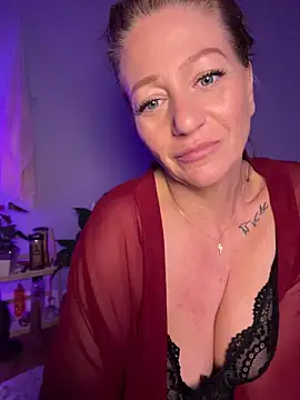 AlessasRoom online show from 04/24/26, 07:11
