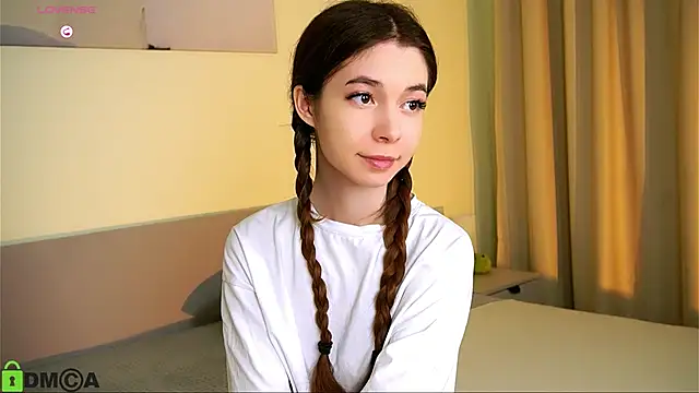 Snapshot of LittleOriana chatting on 01/19/25, 07:58 LittleOriana online show from 01/19/25, 07:58
