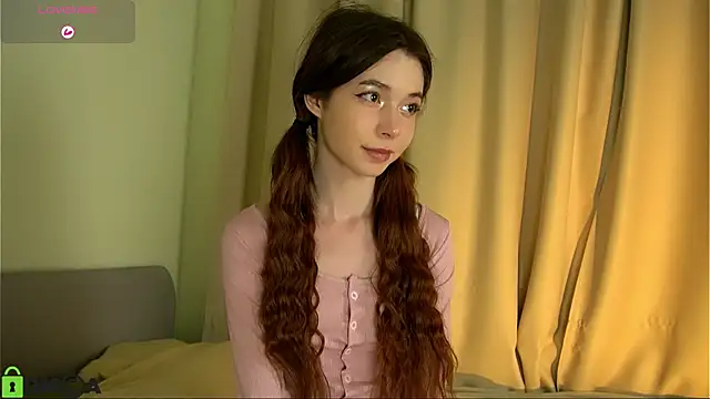 Snapshot of LittleOriana chatting on 02/13/25, 08:34 LittleOriana online show from 02/13/25, 08:34