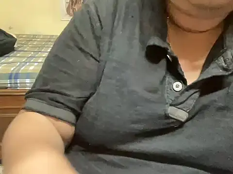 Snapshot of FatIndianBoy chatting on 01/13/25, 06:49 FatIndianBoy online show from 01/13/25, 06:49