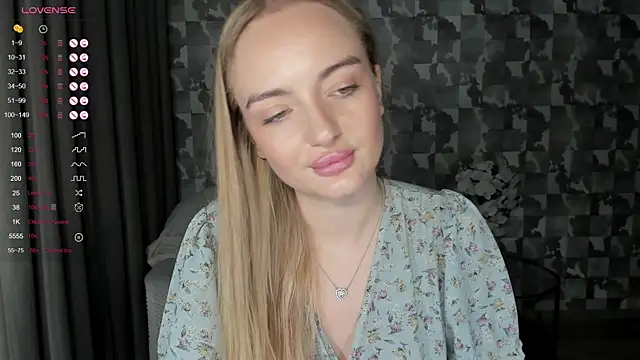 Snapshot of A_delina chatting on 11/24/25, 01:11 A delina online show from 11/24/25, 01:11